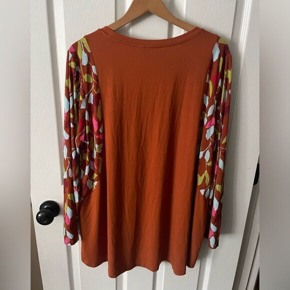 LOGO by Lori Goldstein Rayon Printed Top Plus Sz 1X Light Umber Tee Shirt - Picture 6 of 9